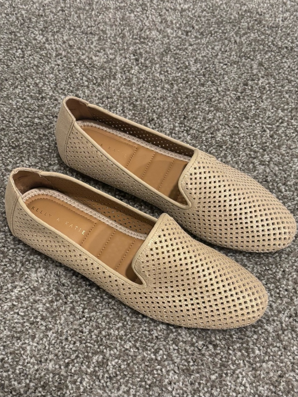 NWOT Kelly & Katie flats, gold, size 7m